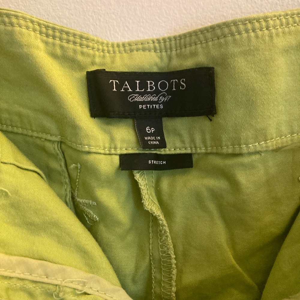 Women’s Talbots Green Shorts with Dragonfly Detail - Picture 4 of 7
